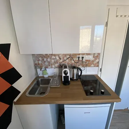 20 Minutes From Center W Coffee, Tea, Tv, And Parking Appartement