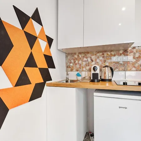 20 Minutes From Center W Coffee, Tea, Tv, And Parking