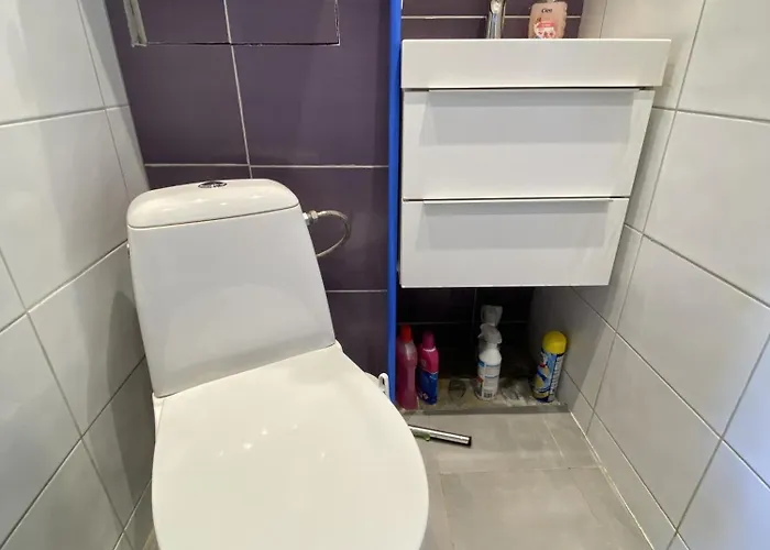 20 Minutes From Center W Coffee, Tea, Tv, And Parking Apartmán *