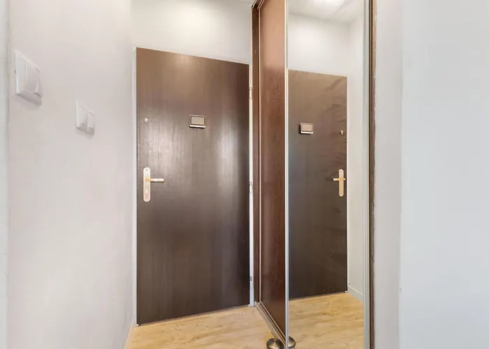 20 Minutes From Center W Coffee, Tea, Tv, And Parking Apartmán
